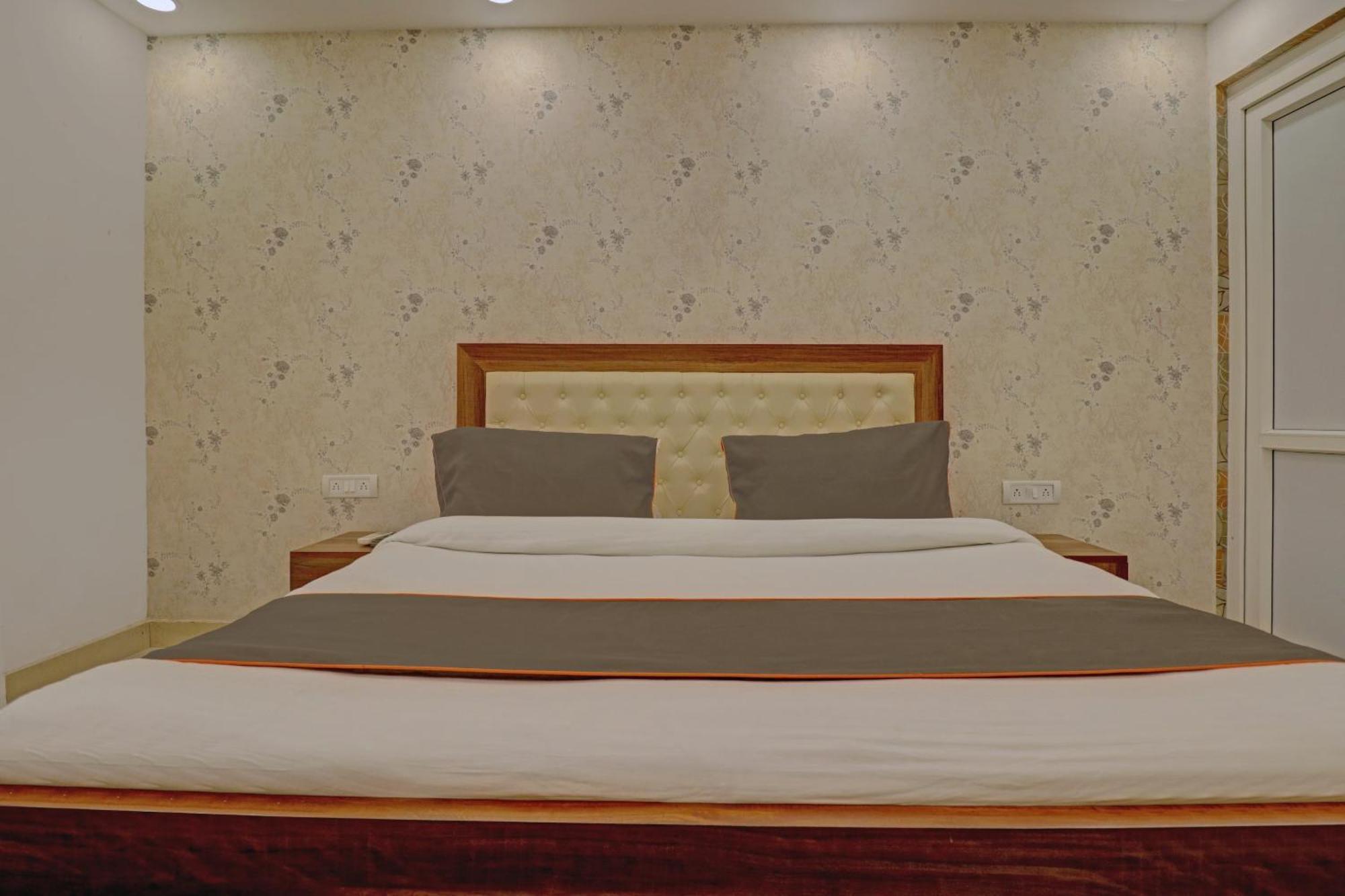 Collection O Spot Light Near Tughlakabad Station Metro Station Hotel Indraprast Ngoại thất bức ảnh